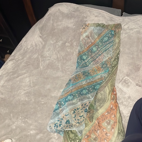 NEW Sheer pattern spring scarf - Picture 2 of 3